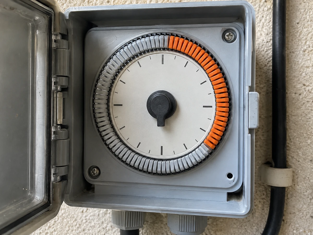 Horloge de filtration restée sur le réglage du printemps : photo